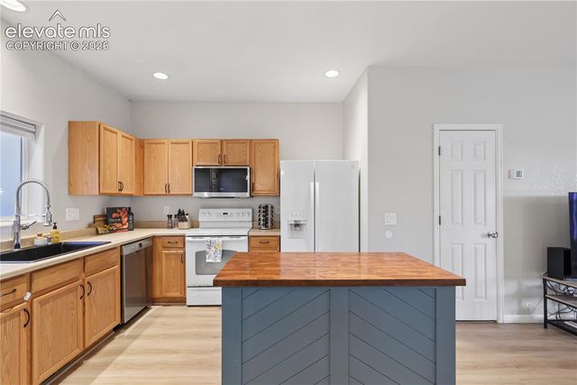 2152 Creekridge Point, Colorado Springs, CO 80910
