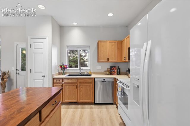 2152 Creekridge Point, Colorado Springs, CO 80910