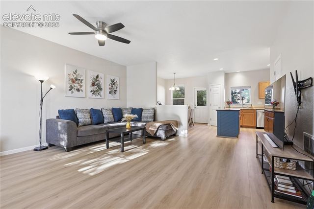 2152 Creekridge Point, Colorado Springs, CO 80910