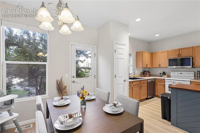 2152 Creekridge Point, Colorado Springs, CO 80910