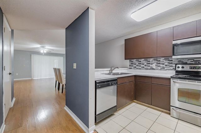 14643 PAR CLUB CIRCLE 14643, Tampa, FL 33618