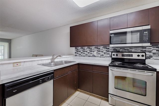 14643 PAR CLUB CIRCLE 14643, Tampa, FL 33618