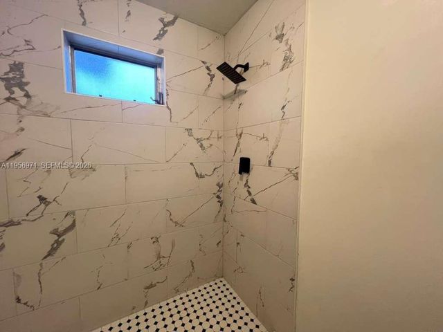 2661 NW 33rd St, Miami, FL 33142