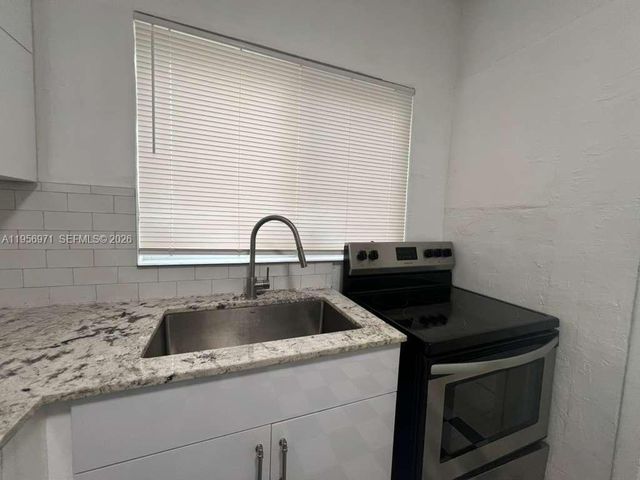 2661 NW 33rd St, Miami, FL 33142