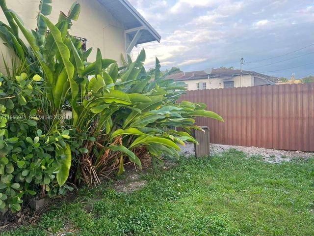 2661 NW 33rd St, Miami, FL 33142