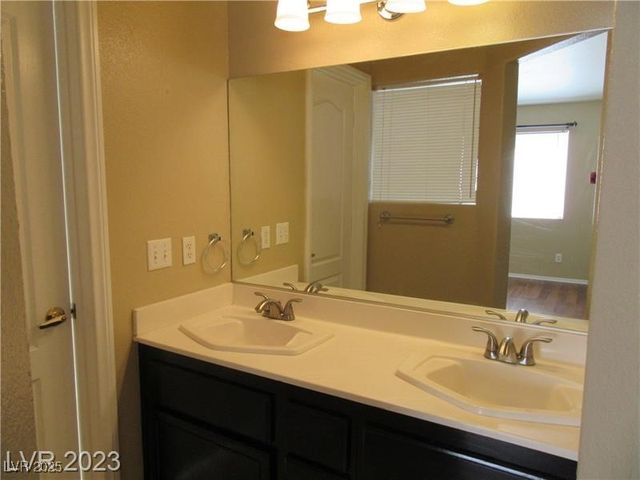 7621 ROCKFIELD Drive, Las Vegas, NV 89128