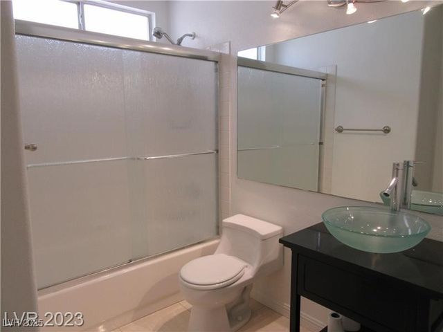 7621 ROCKFIELD Drive, Las Vegas, NV 89128