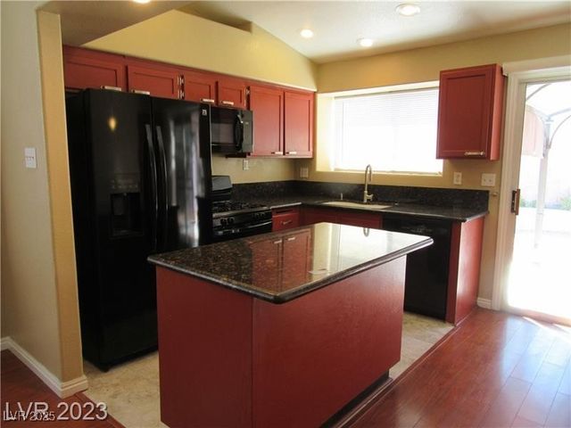 7621 ROCKFIELD Drive, Las Vegas, NV 89128