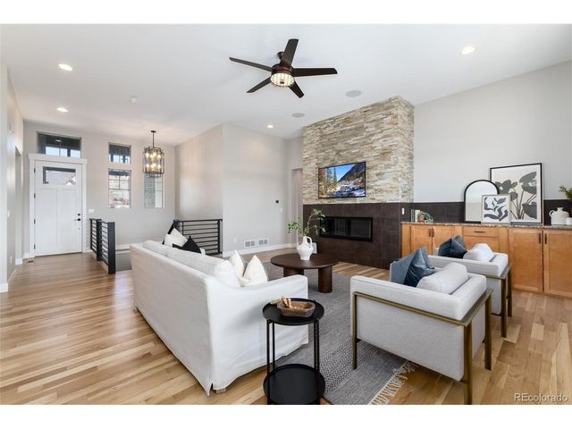 372 Castlemaine Ct, Castle Rock, CO 80104