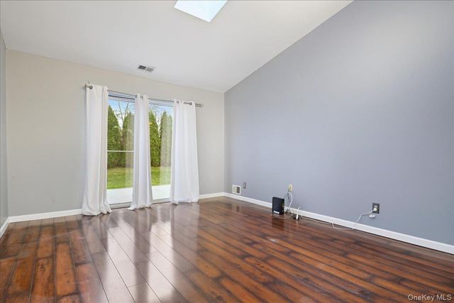 23 Sandy Hill Road, Commack, NY 11725