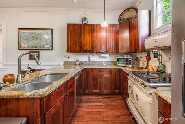 100 Alder St, Wilkeson, WA 98396