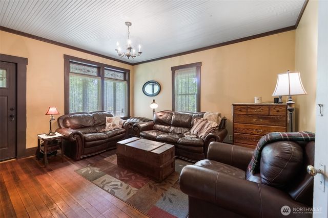100 Alder St, Wilkeson, WA 98396