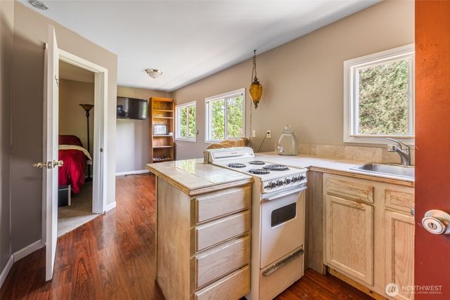 100 Alder St, Wilkeson, WA 98396