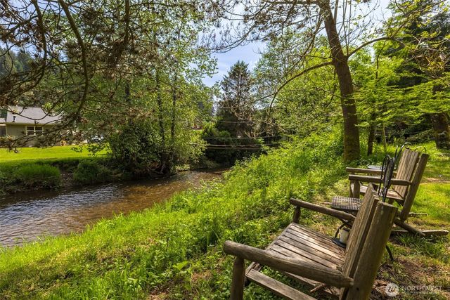 100 Alder St, Wilkeson, WA 98396