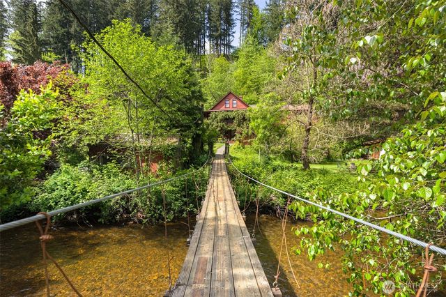 100 Alder St, Wilkeson, WA 98396