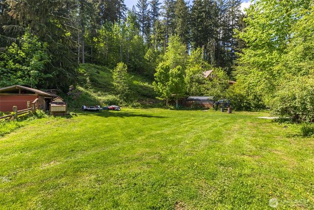 100 Alder St, Wilkeson, WA 98396