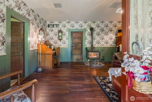 100 Alder St, Wilkeson, WA 98396