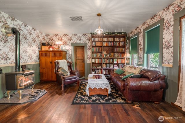 100 Alder St, Wilkeson, WA 98396