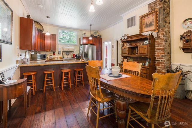 100 Alder St, Wilkeson, WA 98396