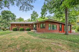 21 Black Oak Drive, St Louis, MO 63127