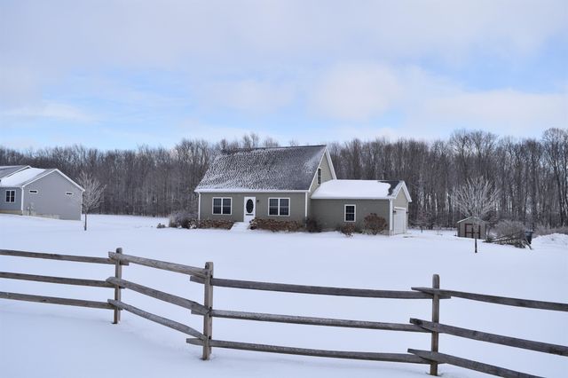 86 Reynolds Road, Grand Isle, VT 05458
