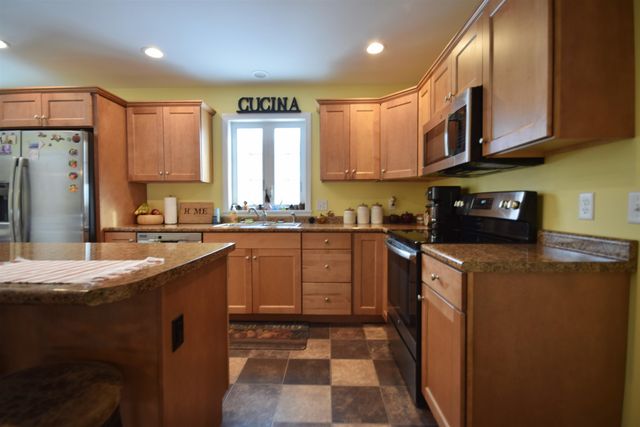 86 Reynolds Road, Grand Isle, VT 05458