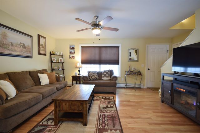 86 Reynolds Road, Grand Isle, VT 05458