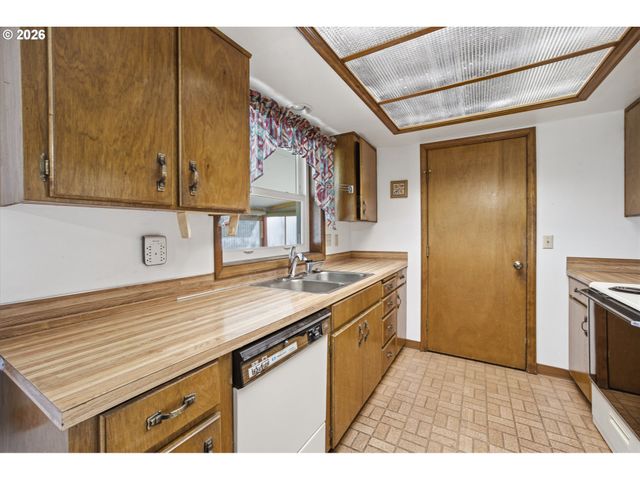 1986 Sw TAMARACK St, Mc Minnville, OR 97128