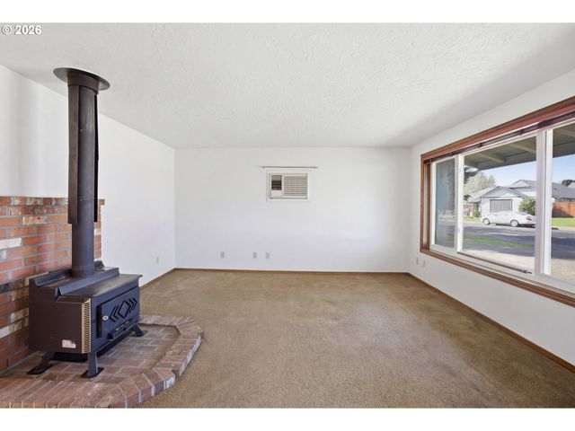 1986 Sw TAMARACK St, Mc Minnville, OR 97128