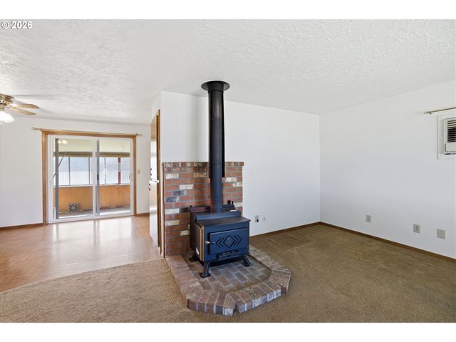 1986 Sw TAMARACK St, Mc Minnville, OR 97128