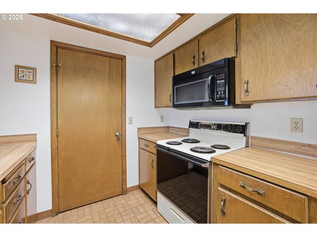 1986 Sw TAMARACK St, Mc Minnville, OR 97128