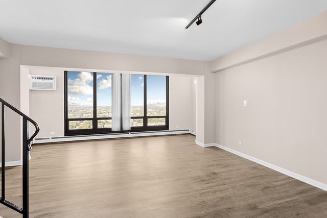 6166 N Sheridan Road 28A, Chicago, IL 60660