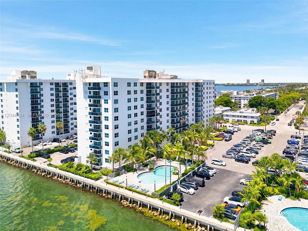 7501 E Treasure Dr 2S, North Bay Village, FL 33141