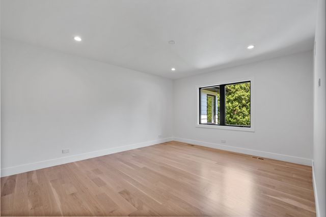 6600 N Kenton Avenue, Lincolnwood, IL 60712