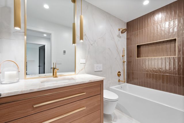 6600 N Kenton Avenue, Lincolnwood, IL 60712