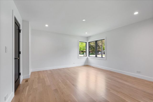 6600 N Kenton Avenue, Lincolnwood, IL 60712
