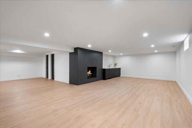 6600 N Kenton Avenue, Lincolnwood, IL 60712