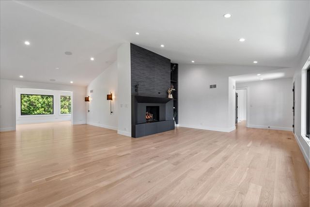 6600 N Kenton Avenue, Lincolnwood, IL 60712