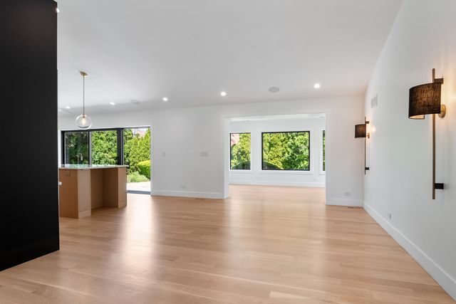 6600 N Kenton Avenue, Lincolnwood, IL 60712