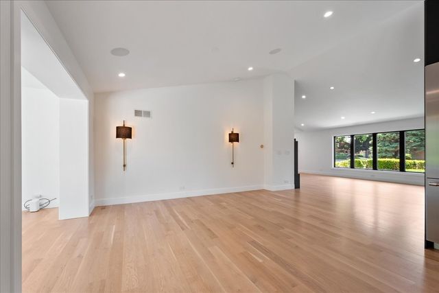6600 N Kenton Avenue, Lincolnwood, IL 60712