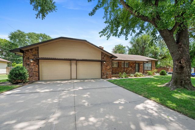 1426 N Melrose LN, Wichita, KS 67212