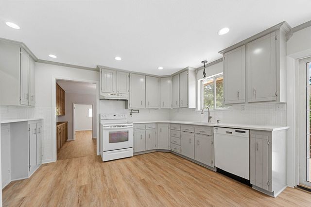 1426 N Melrose LN, Wichita, KS 67212