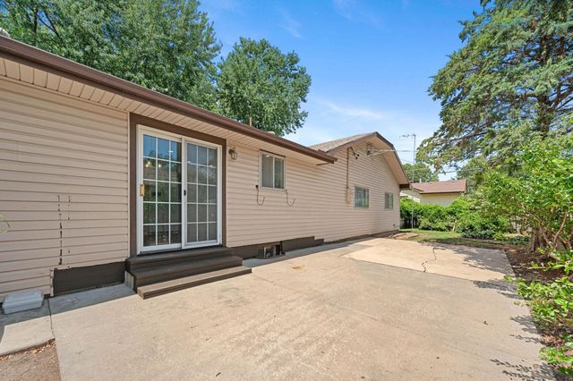 1426 N Melrose LN, Wichita, KS 67212