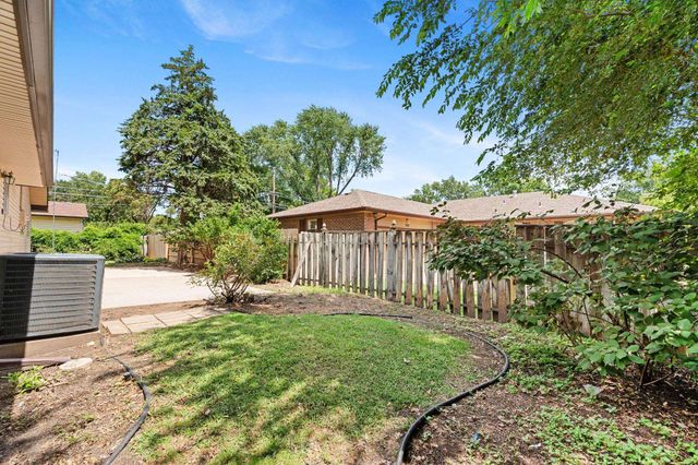 1426 N Melrose LN, Wichita, KS 67212