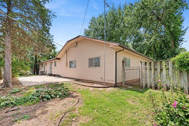 1426 N Melrose LN, Wichita, KS 67212