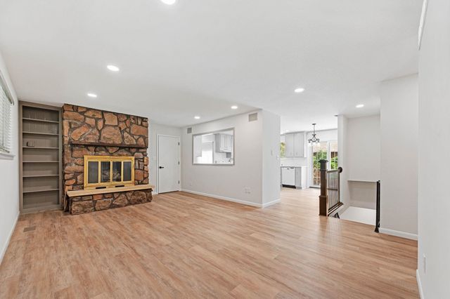 1426 N Melrose LN, Wichita, KS 67212