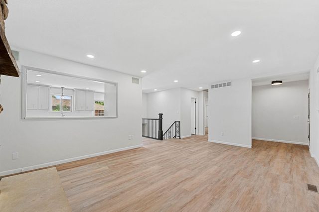 1426 N Melrose LN, Wichita, KS 67212