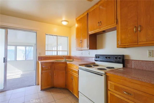 811 S State, Hemet, CA 92543