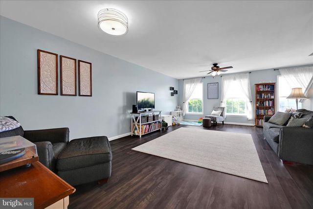 186 N MELHORN DR, Mount Joy, PA 17552