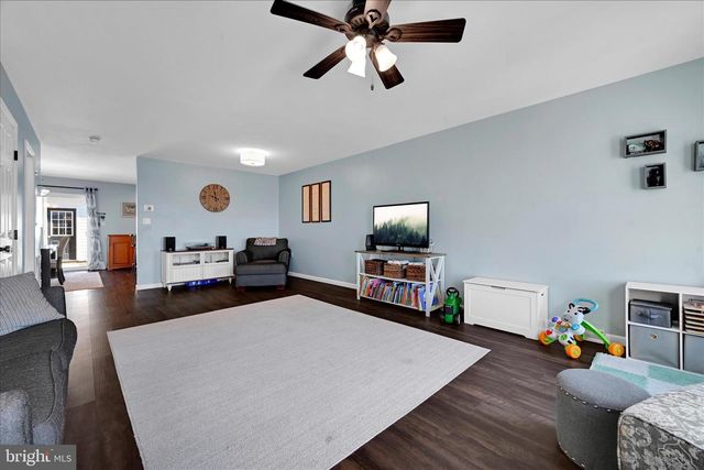 186 N MELHORN DR, Mount Joy, PA 17552